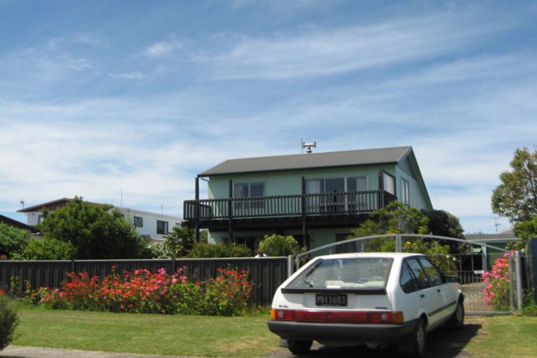 Photo of property in 3 Crispe Road, Clarks Beach, 2122