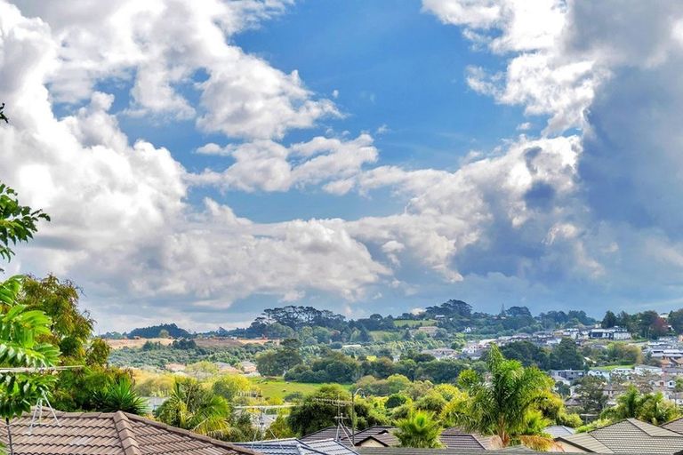 Photo of property in 2/890 East Coast Road, Northcross, Auckland, 0630