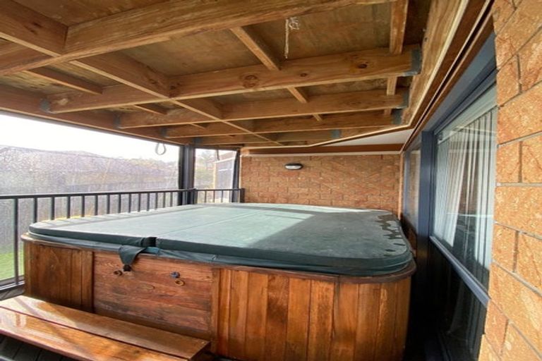 Photo of property in 39 Lansell Drive, East Tamaki Heights, Auckland, 2016