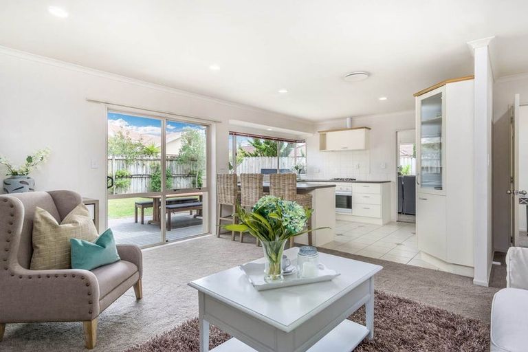 Photo of property in 4 Brosna Place, East Tamaki, Auckland, 2016