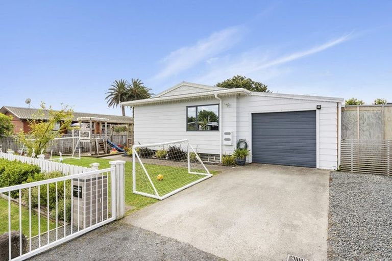 Photo of property in 49 Springs Road, Parakai, 0830