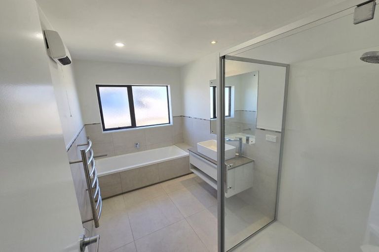 Photo of property in 11 Kuhanui Drive, Karaka, Papakura, 2113