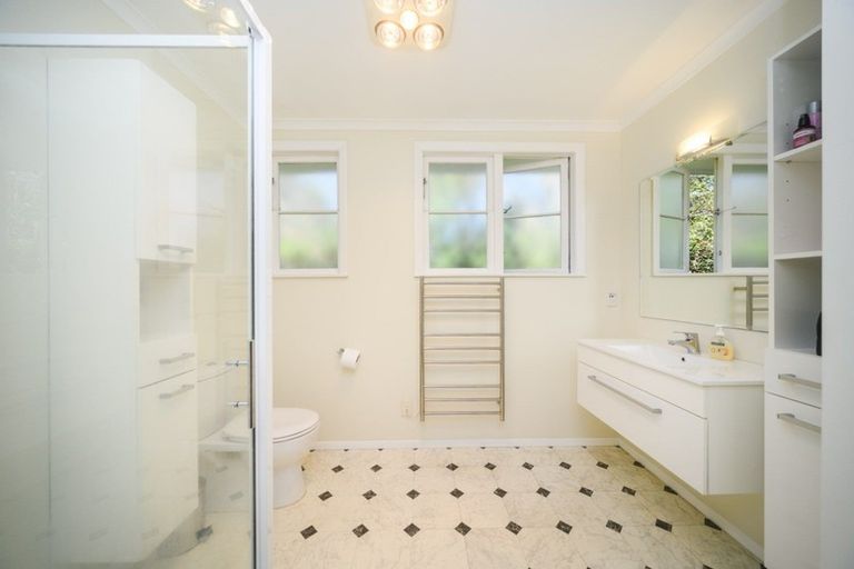 Photo of property in 1 Antrim Place, Hokowhitu, Palmerston North, 4410