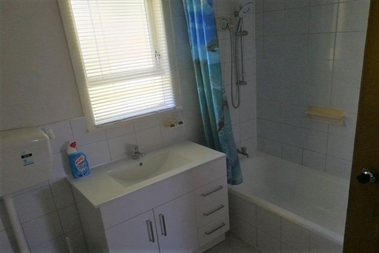 Photo of property in 18 Trinidad Road, Sunnynook, Auckland, 0620