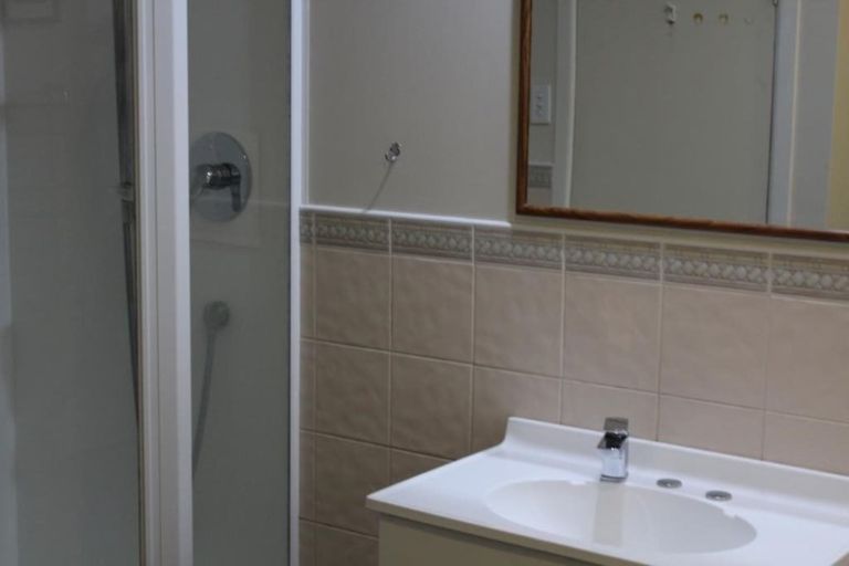 Photo of property in 18 Cave Road, Houghton Bay, Wellington, 6023