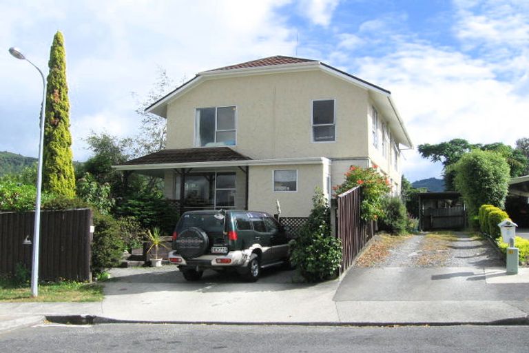 Photo of property in 8a Bernadette Street, Brown Owl, Upper Hutt, 5018