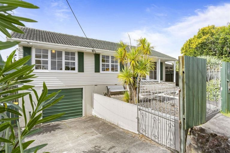 Photo of property in 117 Stanley Road, Glenfield, Auckland, 0629