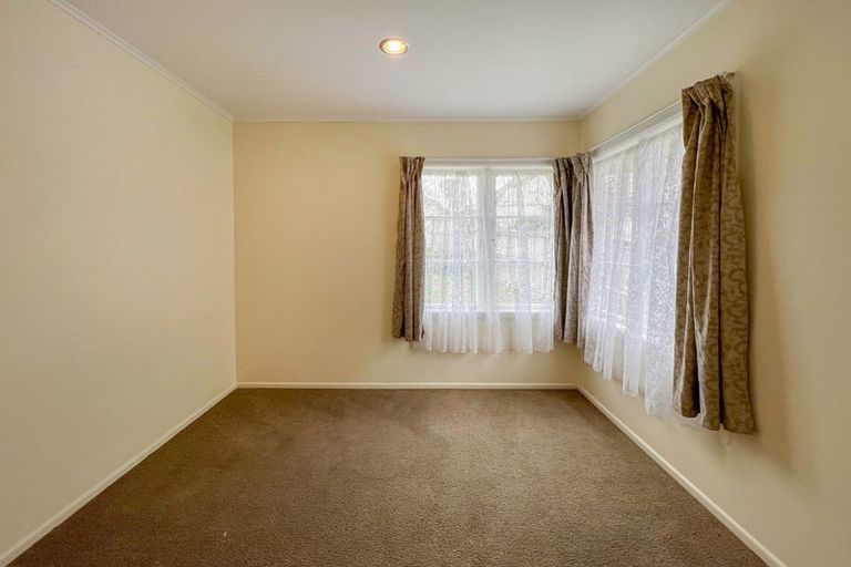 Photo of property in 17 Alma Street, Te Atatu South, Auckland, 0610
