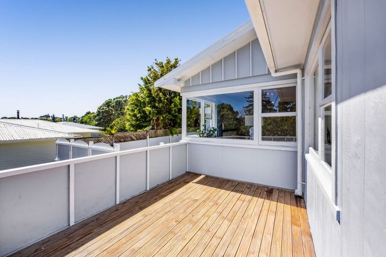 Photo of property in 37 Awanui Street, Merrilands, New Plymouth, 4312