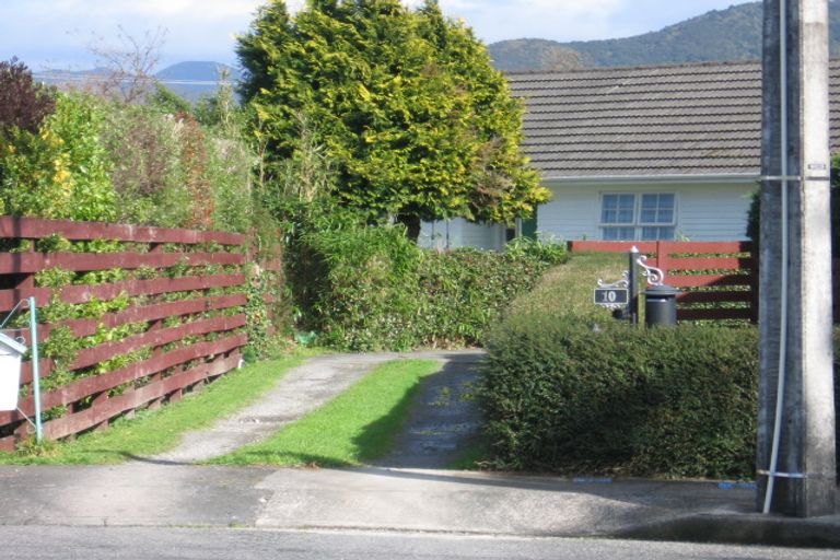 Photo of property in 9 Farrier Grove, Featherston, 5710