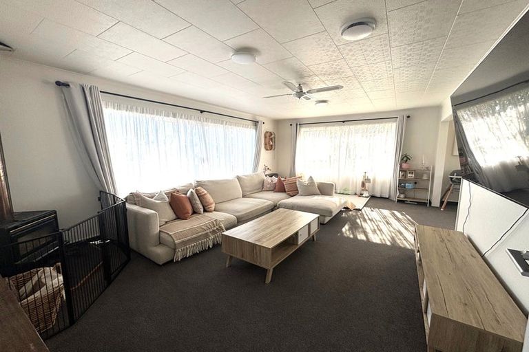 Photo of property in 4 Renata Road, Otaki, 5512