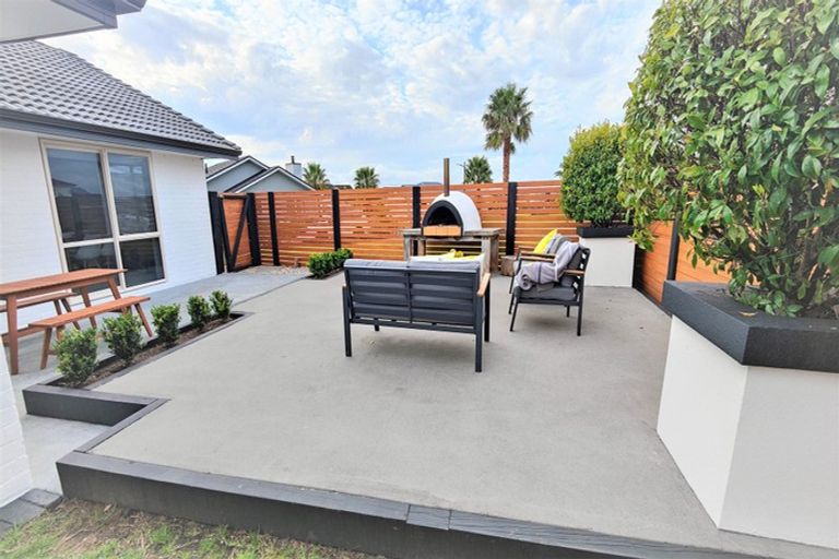 Photo of property in 104 Barbados Way, One Tree Point, 0118