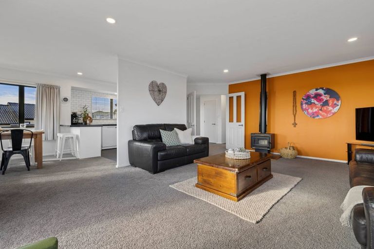 Photo of property in 17 Downing Place, Welcome Bay, Tauranga, 3112