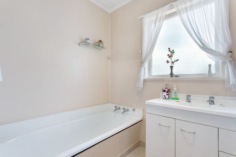 Photo of property in 11 Milich Terrace, Te Atatu South, Auckland, 0610