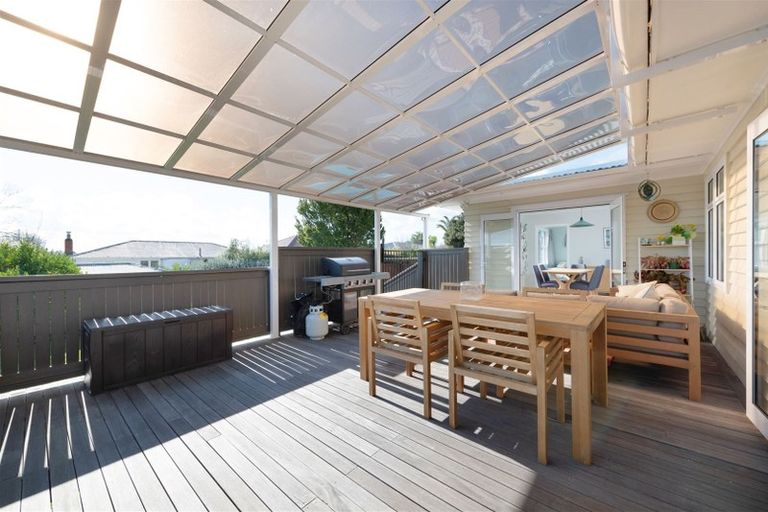 Photo of property in 74 Sylvan Crescent, Te Atatu South, Auckland, 0610