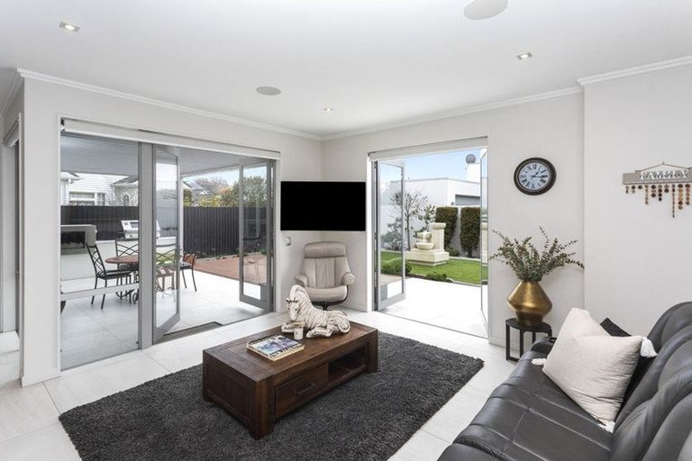 Photo of property in 11 Roa Road, Fendalton, Christchurch, 8041