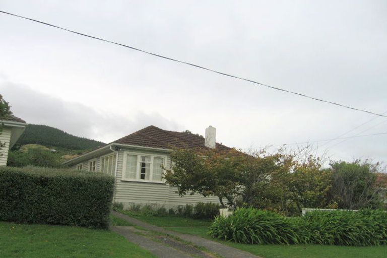 Photo of property in 16 Coates Street, Tawa, Wellington, 5028