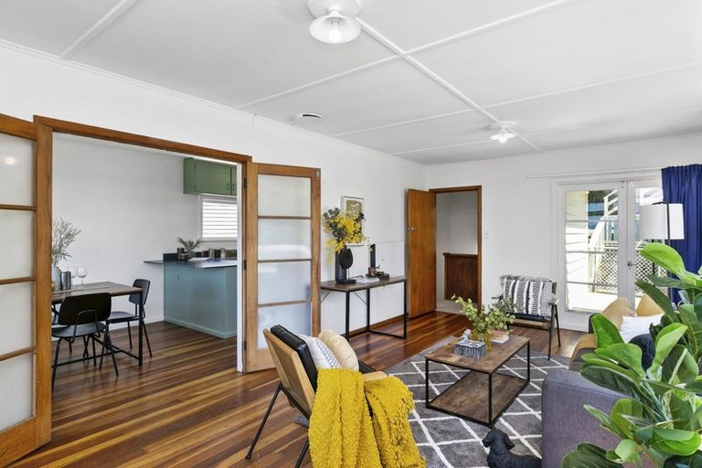 Photo of property in 19 Zetland Street, Highbury, Wellington, 6012