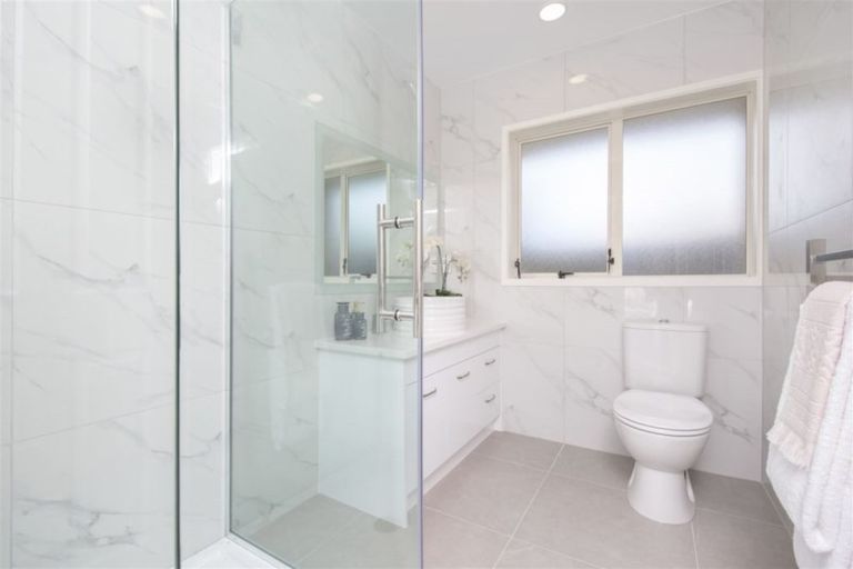 Photo of property in 9 Camerton Close, Northpark, Auckland, 2013