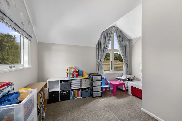 Photo of property in 15 Whirinaki Crescent, Heretaunga, Upper Hutt, 5018