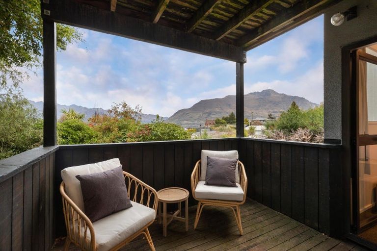 Photo of property in 17b Wynyard Crescent, Fernhill, Queenstown, 9300