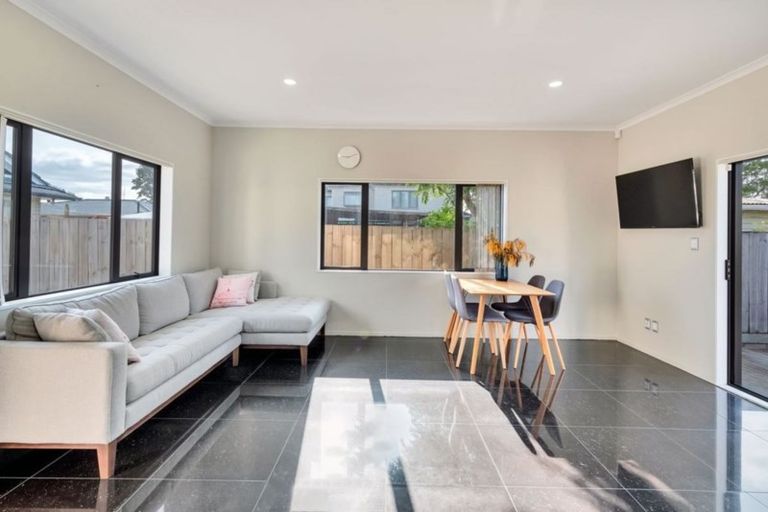 Photo of property in 3a Edwards Avenue, Henderson, Auckland, 0610