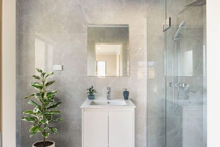 Photo of property in 89d Cascades Road, Pakuranga Heights, Auckland, 2010