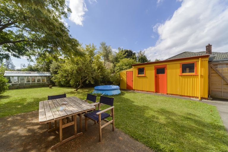 Photo of property in 121 Savage Crescent, West End, Palmerston North, 4412