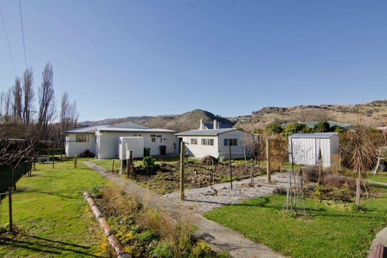Photo of property in 85 Cheviot Street, Roxburgh, 9500