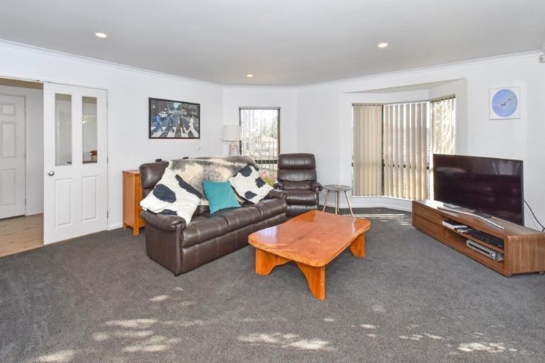 Photo of property in 22 Moyrus Crescent, East Tamaki Heights, Auckland, 2016