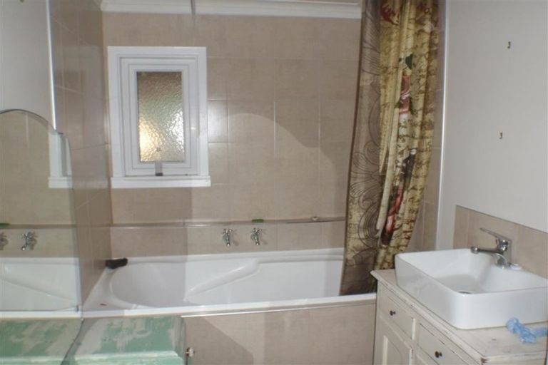 Photo of property in 9 High Street, Hawarden, 7385