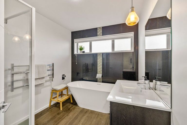 Photo of property in 33 Broadhaven Avenue, Parklands, Christchurch, 8083