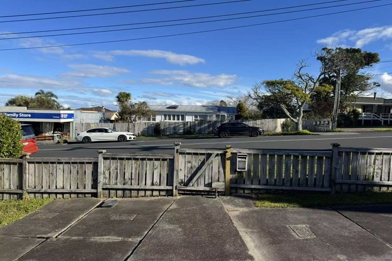 Photo of property in 959a Beach Road, Torbay, Auckland, 0630