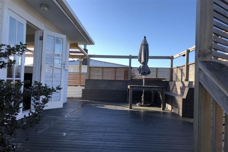 Photo of property in 140 Ennis Avenue, Pakuranga Heights, Auckland, 2010