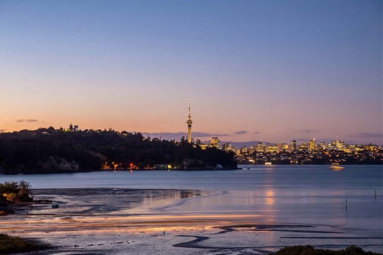 Photo of property in 16 Oakpark Place, West Harbour, Auckland, 0618