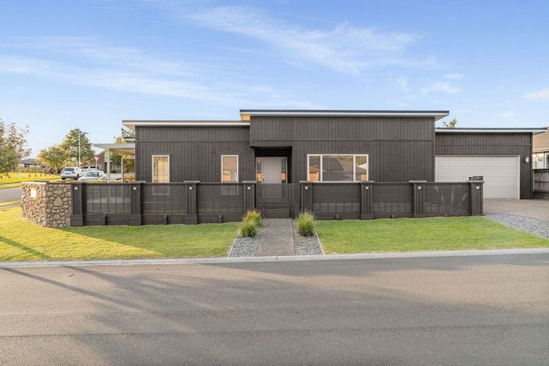 Photo of property in 1 Fender Close, Pyes Pa, Tauranga, 3112