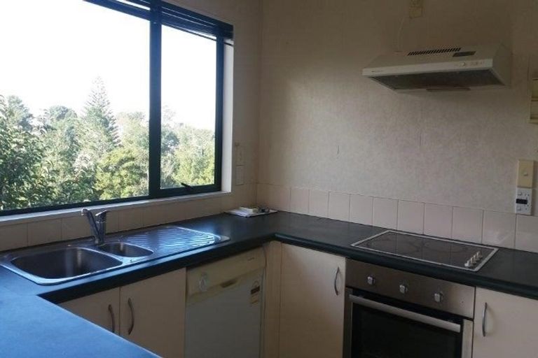 Photo of property in 1/20 Glen Vista Place, Bayview, Auckland, 0629