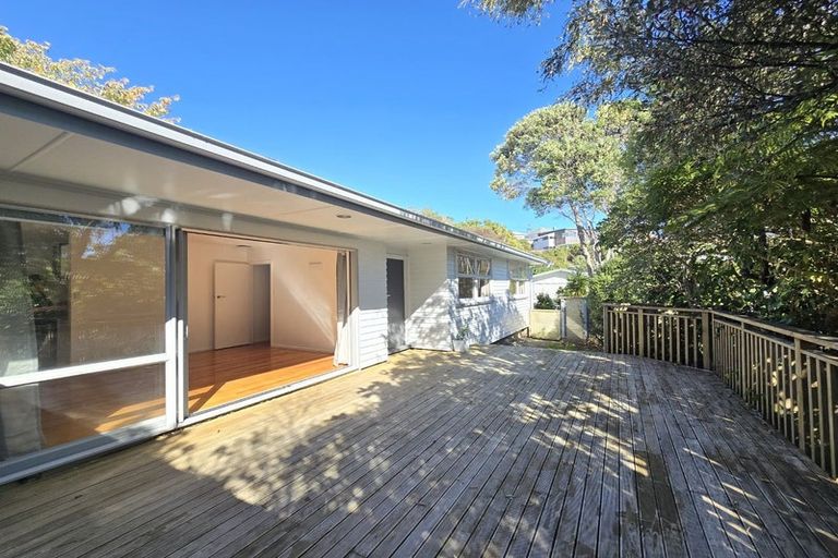 Photo of property in 38 Catherine Crescent, Paparangi, Wellington, 6037