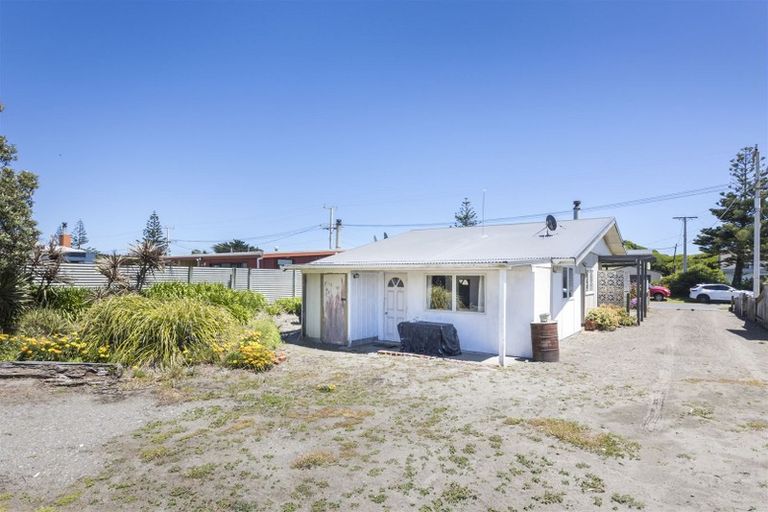Photo of property in 11 Hunia Terrace, Himatangi Beach, Foxton, 4891