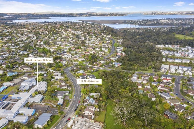 Photo of property in 117 Oreil Avenue, West Harbour, Auckland, 0618