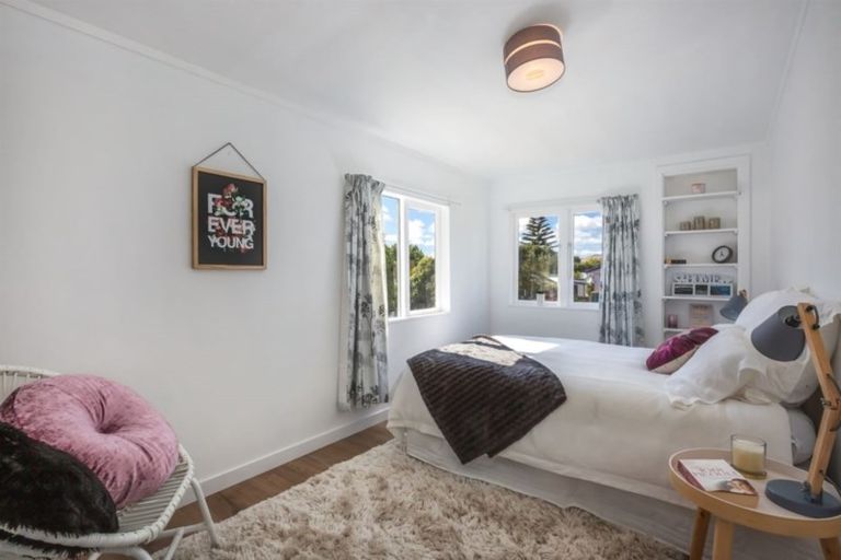 Photo of property in 102 Rangituhi Crescent, Takapuwahia, Porirua, 5022