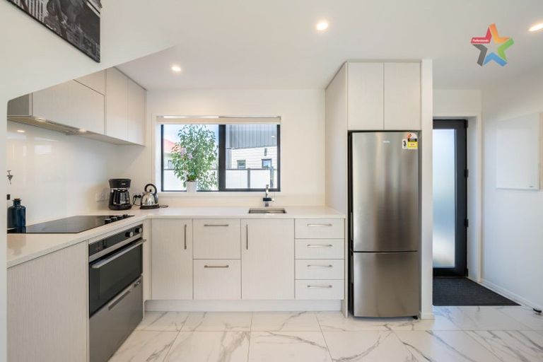 Photo of property in 2/10 Avery Grove, Boulcott, Lower Hutt, 5011