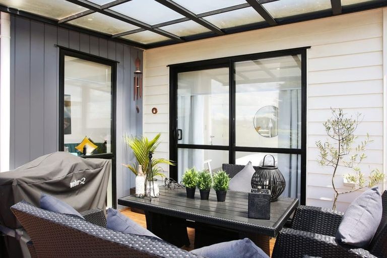 Photo of property in 9 Tuuhura Road, Pukekohe, 2120