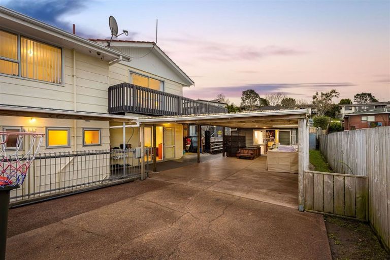 Photo of property in 8 Sari Place, Massey, Auckland, 0614