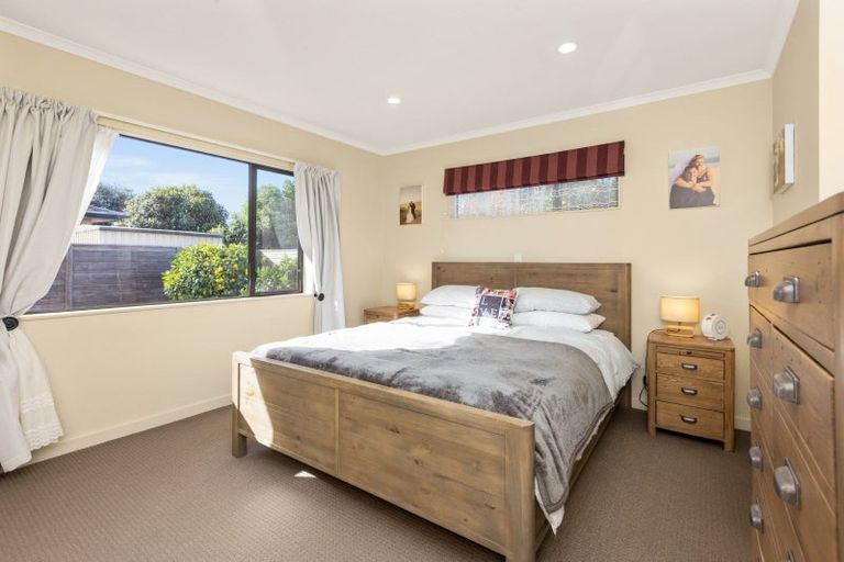 Photo of property in 6b Neeve Place, Taradale, Napier, 4112