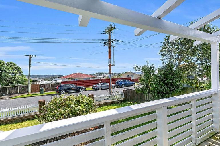 Photo of property in 94 Driver Crescent, Cannons Creek, Porirua, 5024