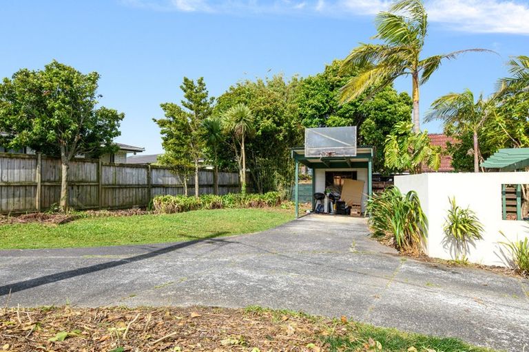 Photo of property in 131 Chivalry Road, Glenfield, Auckland, 0629