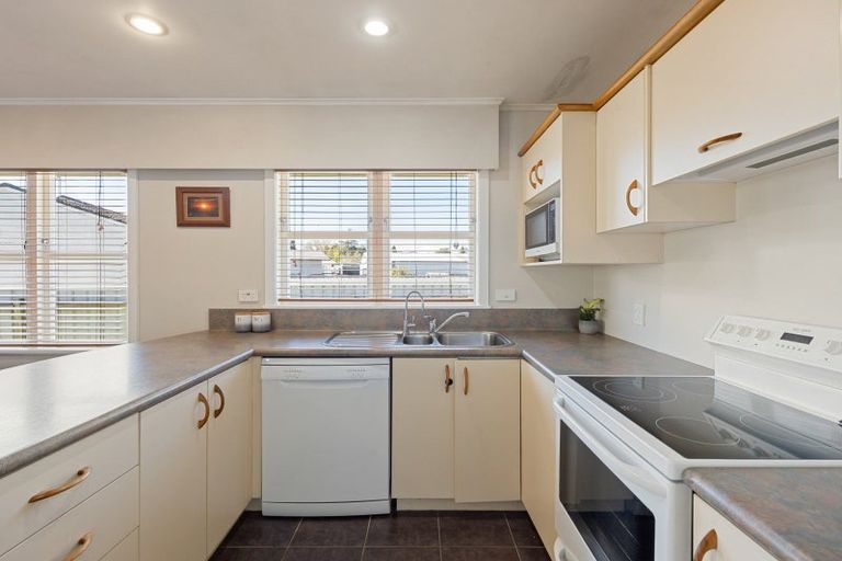 Photo of property in 17 Filmer Place, Melville, Hamilton, 3206