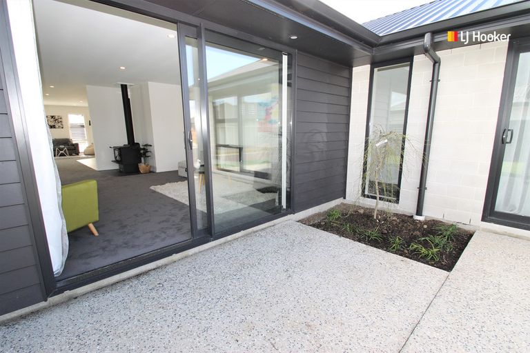 Photo of property in 25 Caledonia Drive, Mosgiel, 9024