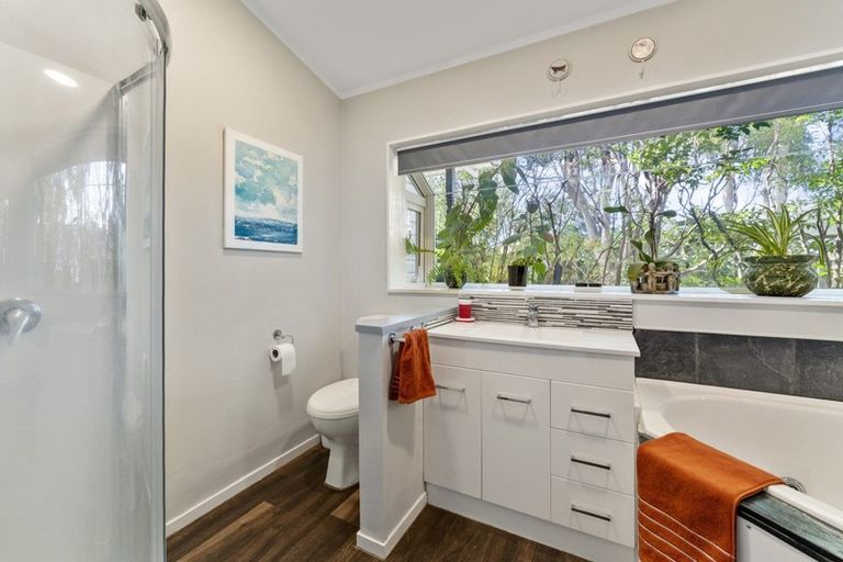 Photo of property in 15 Robert Grove, Paraparaumu, 5032